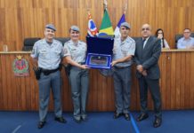 Câmara Municipal entrega título de Cidadã Lemense para Capitã Marina, primeira mulher a comandar a PM na cidade