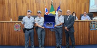 Câmara Municipal entrega título de Cidadã Lemense para Capitã Marina, primeira mulher a comandar a PM na cidade