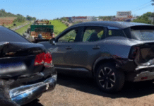 Criança de 6 anos fica ferida após engavetamento envolvendo seis veículos na Rodovia Anhanguera em Leme, SP