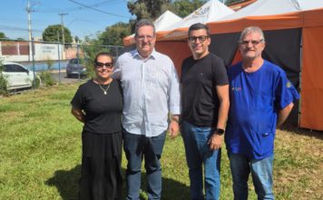 Ex-prefeito Wagão relembra criação do CAVET durante visita ao Castramóvel em Leme, SP
