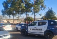 Operação integrada entre PM e GCM realiza fiscalização de bar em Leme, SP