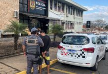 Homem é preso em flagrante por violência doméstica, ameaça e dano a imóvel em Pirassununga, SP