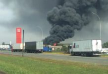 Equipes do Corpo de Bombeiros trabalham para conter incêndio de grandes proporções em indústria química de Cordeirópolis, SP