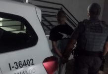 Homem é preso pela Polícia Militar após denúncia de agressão e ameaça contra companheira em Leme, SP