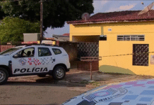 Mãe e filha de 9 anos são encontradas mortas a facadas dentro de casa