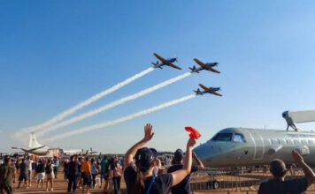 Domingo Aéreo 2026 terá Esquadrilha da Fumaça, Gripen e KC-390 em Pirassununga, SP