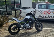 Homem recebe motocicleta roubada como parte de pagamento de dívida e acaba preso em Leme, SP