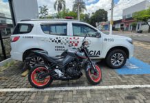 Força Tática identifica indícios de placa falsa em motocicleta durante averiguação de furto em Leme, SP
