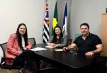 Prefeito Claudemir Borges reúne secretária e vereadora para planejar ações e fortalecer a assistência social em Leme, SP